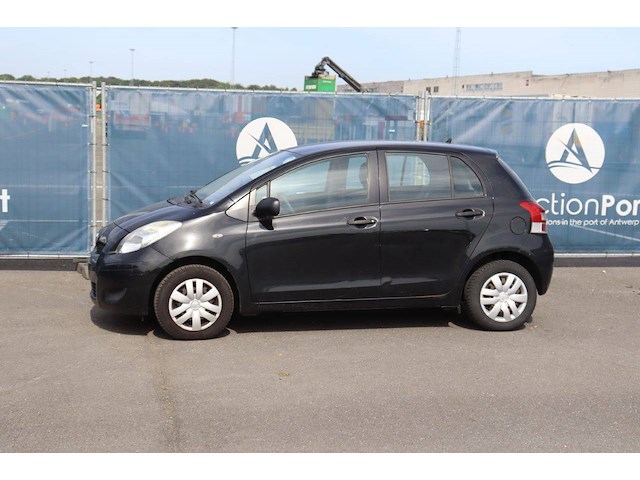 Personenauto toyota yaris benzine 69pk 2011 (marge) - afbeelding 1 van  1