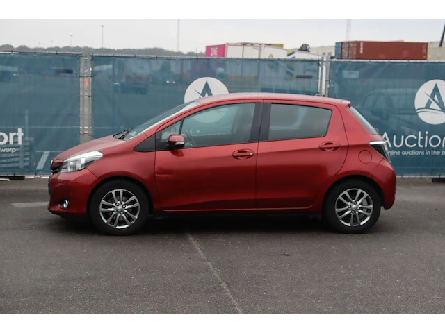 Personenauto toyota yaris benzine 69pk 2014 (marge) - afbeelding 1 van  1