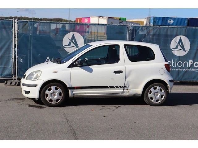 Personenauto toyota yaris benzine 84pk 2004 (marge) - afbeelding 1 van  1
