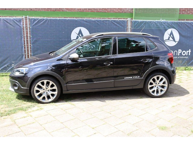 Personenauto volkswagen cross polo benzine 90pk 2017 - afbeelding 1 van  1