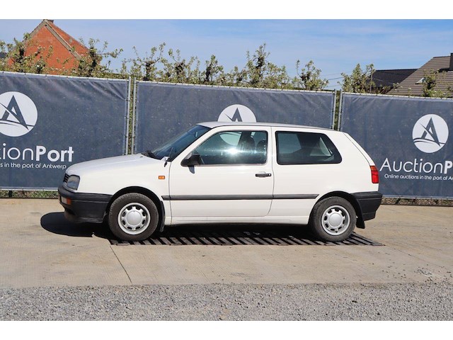 Personenauto volkswagen golf benzine 60pk 1995 (marge) - afbeelding 1 van  1