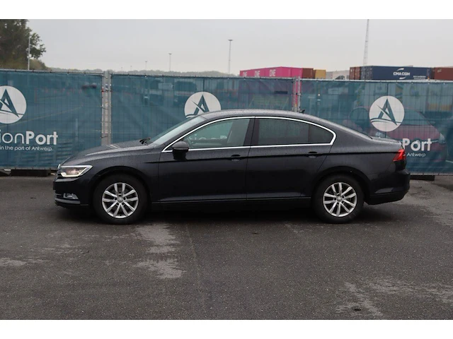 Personenauto volkswagen passat benzine 150pk 2018 (marge) - afbeelding 1 van  1