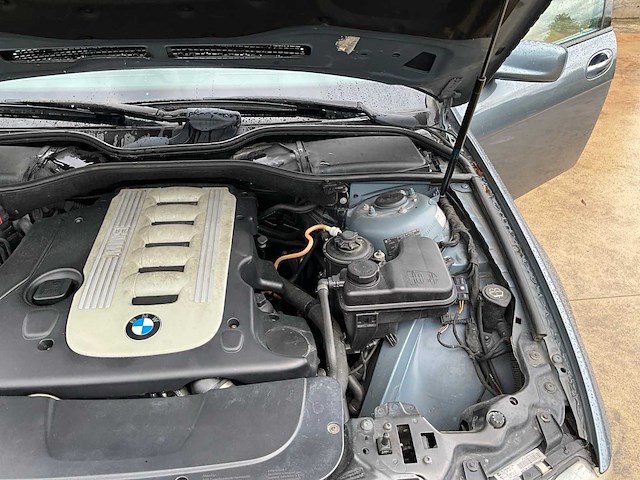 Personenauto - afbeelding 1 van  19