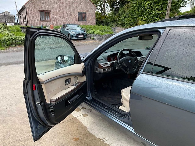Personenauto - afbeelding 4 van  19