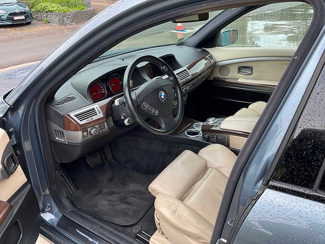Personenauto - afbeelding 5 van  19