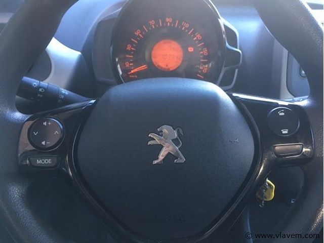 Personenauto - afbeelding 2 van  13