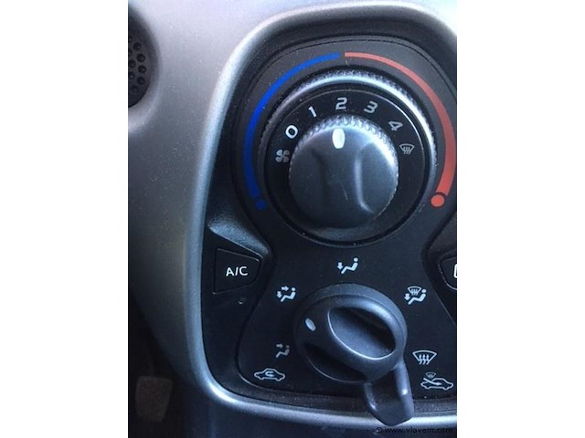 Personenauto - afbeelding 4 van  13