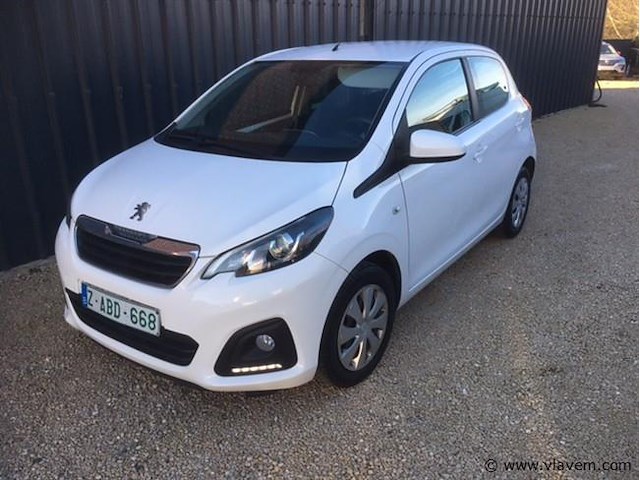 Personenauto - afbeelding 1 van  13