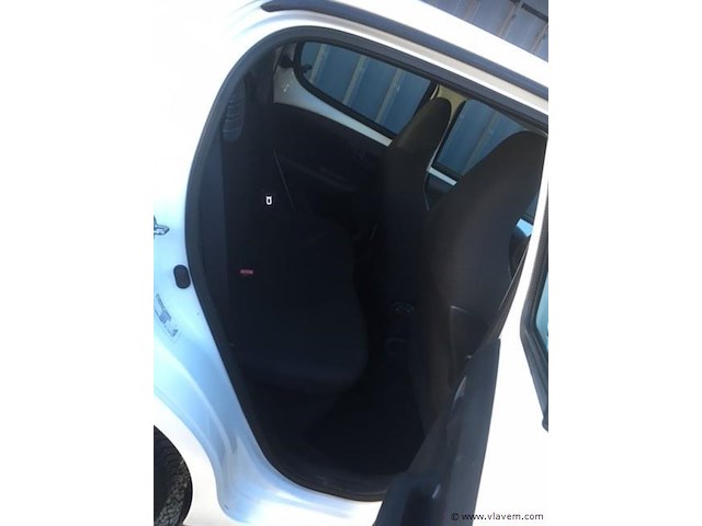 Personenauto - afbeelding 10 van  13