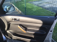 Personenauto - afbeelding 2 van  17