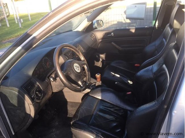 Personenauto - afbeelding 3 van  17