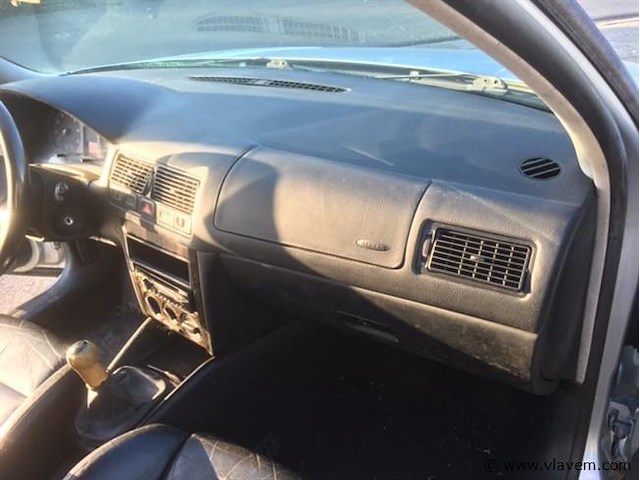 Personenauto - afbeelding 6 van  17