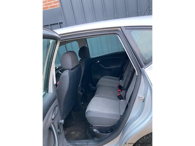 Personenauto - afbeelding 2 van  13