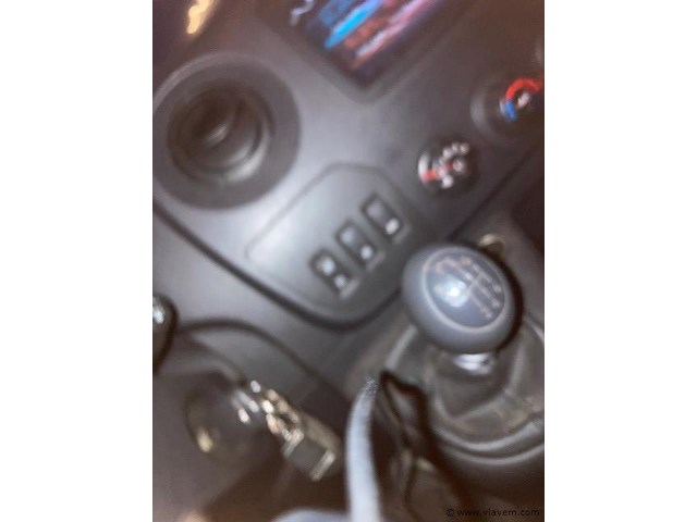 Personenauto - afbeelding 4 van  13