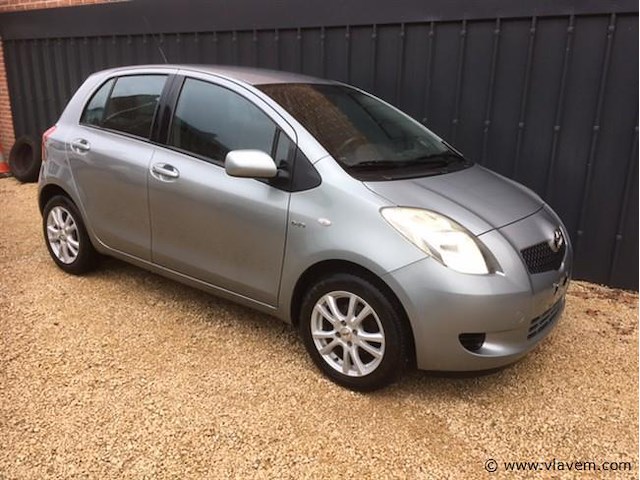 Personenauto - afbeelding 1 van  12