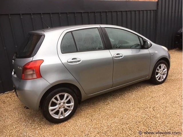 Personenauto - afbeelding 5 van  12