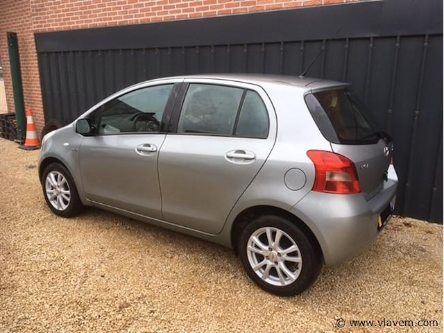 Personenauto - afbeelding 6 van  12