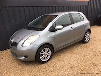 Personenauto - afbeelding 7 van  12