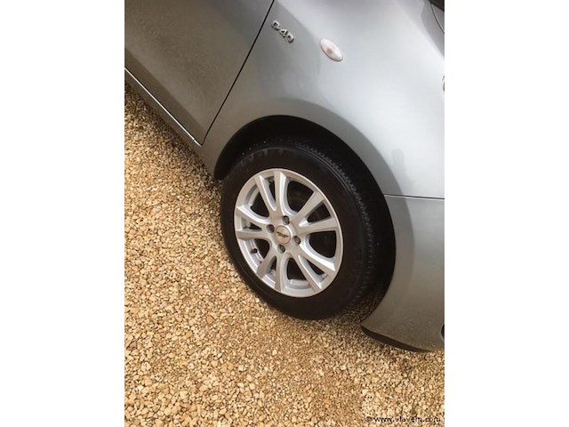 Personenauto - afbeelding 8 van  12