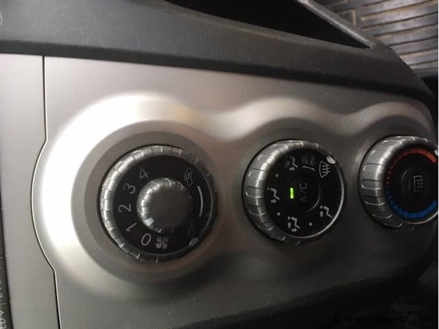 Personenauto - afbeelding 10 van  12