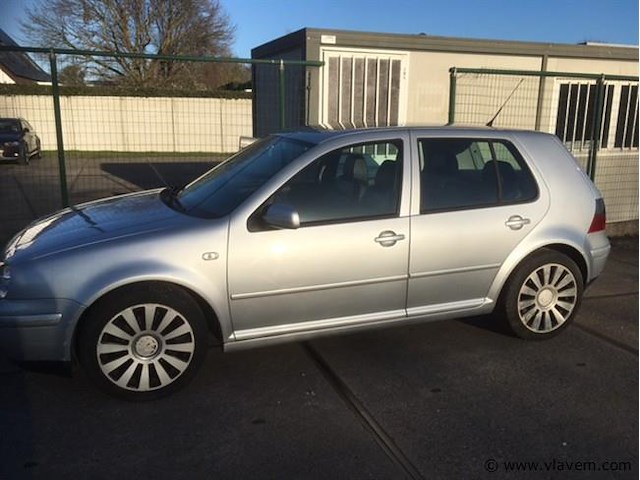 Personenauto - afbeelding 1 van  15