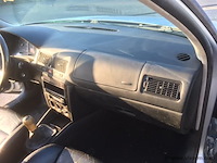 Personenauto - afbeelding 13 van  15