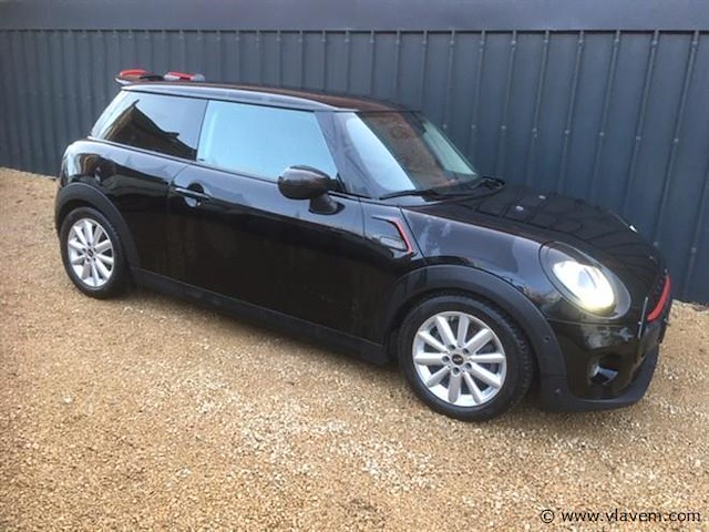 Personenauto - afbeelding 3 van  28