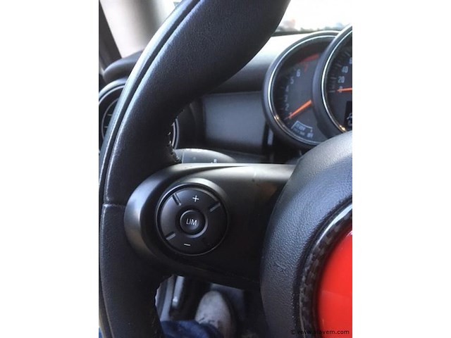 Personenauto - afbeelding 7 van  28