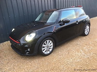 Personenauto - afbeelding 1 van  28