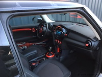 Personenauto - afbeelding 14 van  28