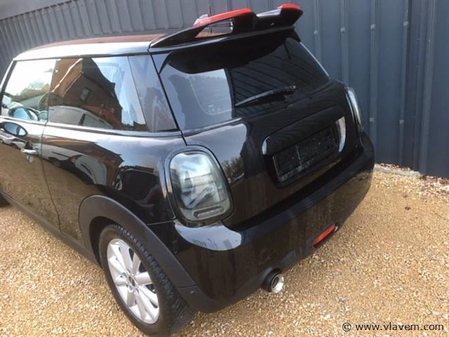 Personenauto - afbeelding 17 van  28