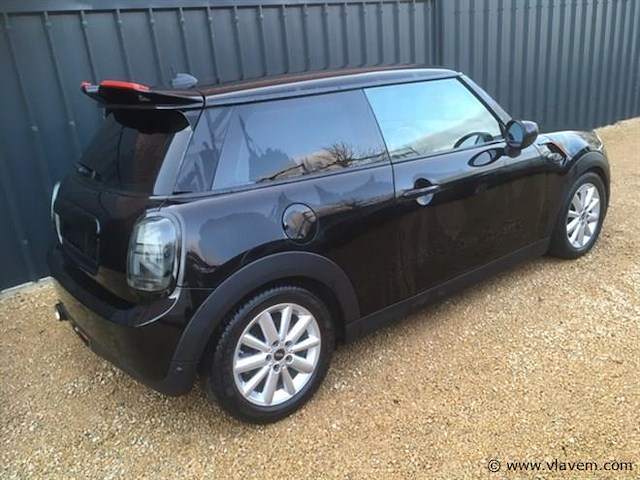 Personenauto - afbeelding 18 van  28