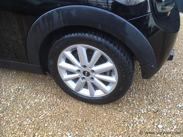 Personenauto - afbeelding 12 van  28