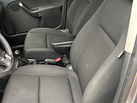 Personenauto - afbeelding 2 van  18