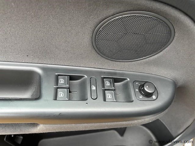 Personenauto - afbeelding 5 van  18