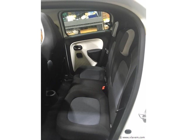 Personenauto - afbeelding 4 van  15