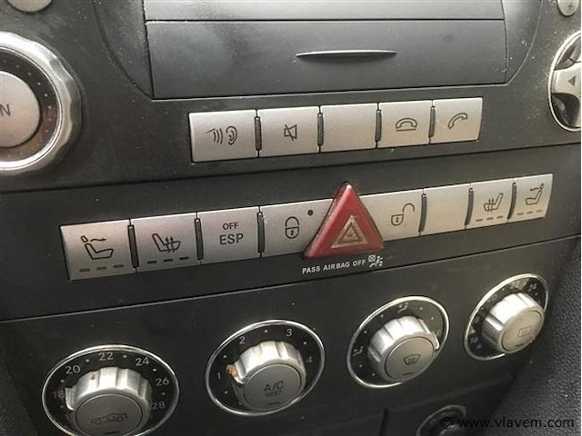 Personenauto - afbeelding 7 van  22