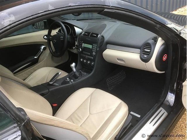 Personenauto - afbeelding 15 van  22