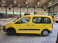 Personenauto - afbeelding 1 van  9