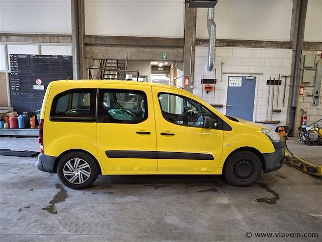 Personenauto - afbeelding 2 van  9