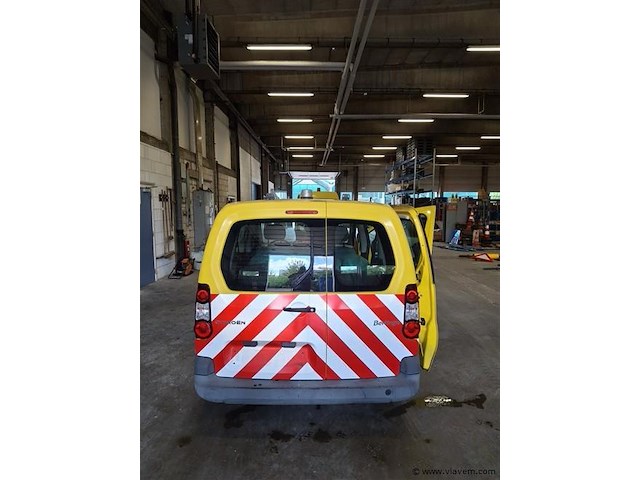 Personenauto - afbeelding 4 van  9