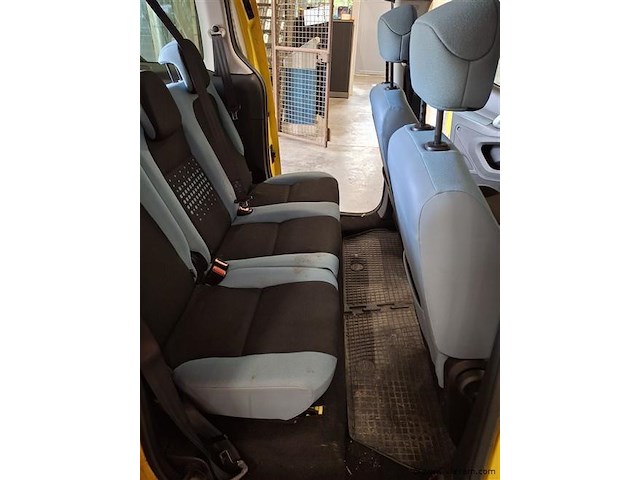 Personenauto - afbeelding 5 van  9