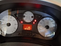 Personenauto - afbeelding 6 van  9