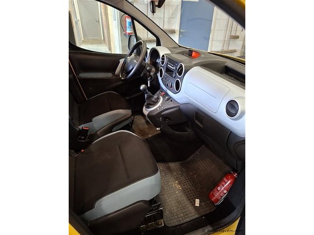 Personenauto - afbeelding 8 van  9