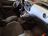 Personenauto - afbeelding 8 van  9