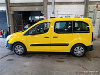 Personenauto - afbeelding 1 van  9