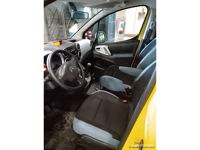 Personenauto - afbeelding 5 van  9