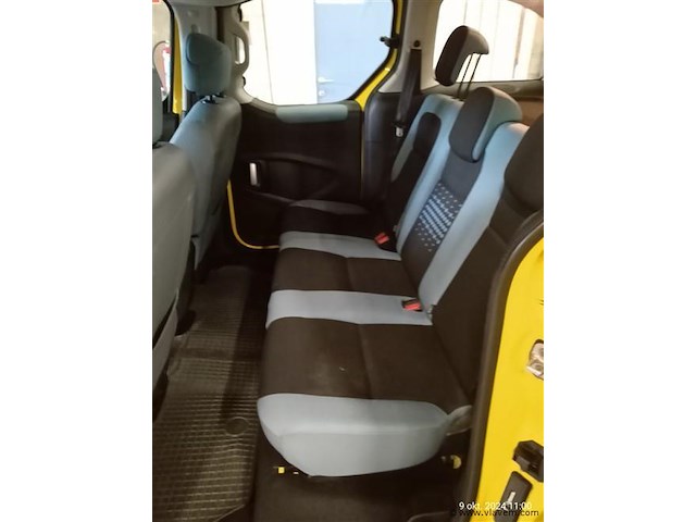 Personenauto - afbeelding 6 van  9