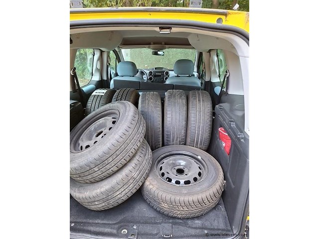 Personenauto - afbeelding 8 van  9