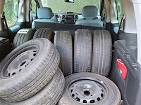 Personenauto - afbeelding 8 van  9